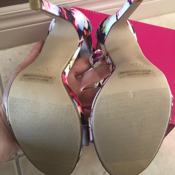 Heels - Picture 2 of 2